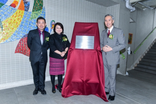From Left to Right; Mr Pek Wee haur, Principal of Singapore International School, Ms Foo Teow Lee, Singapore Consul-General in Hong Kong, Mr Robert Ng, Chairman of Board of Governors.