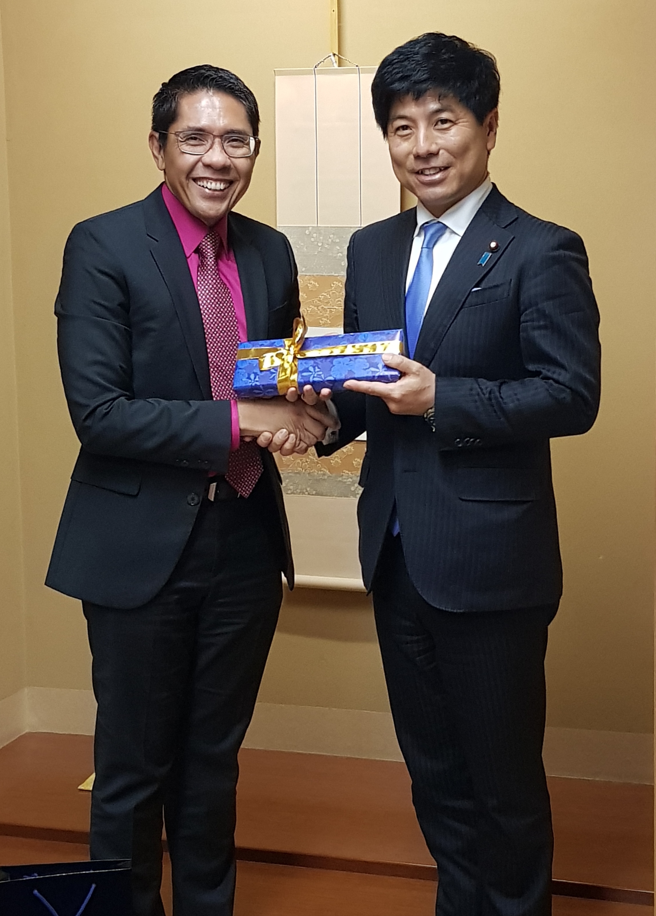 Japanese State Minister for Foreign Affairs Kazuyuki Nakane hosted SMS Maliki to dinner on 8 March 2018