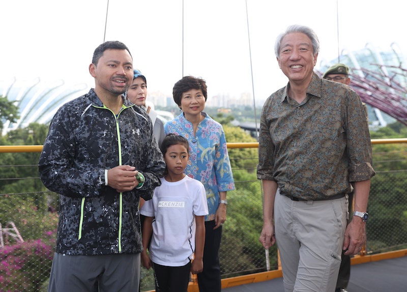 Deputy Prime Minister and Coordinating Minister for National Security, Mr Teo Chee Hean, hosted His Royal Highness Prince Haji Al-Muhtadee Billah, Brunei Crown Prince and Senior Minister at the Prime Minister’s Office of Brunei Darussalam, to a morning walk at Gardens by the Bay followed by breakfast at Mandarin Oriental on Friday, 2 November 2018.