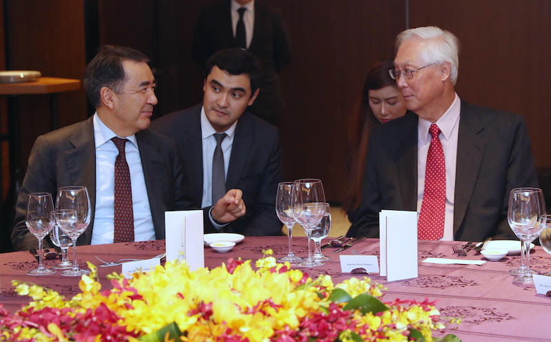 Emeritus Senior Minister Mr Goh Chok Tong and the Prime Minister of the Republic of Kazakhstan Bakytzhan Sagintayev at a dinner meeting on 20 November 2018