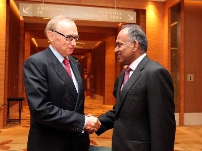 Australian FM Bob Carr met with Minister Shanmugam
