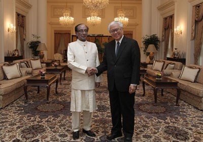 Photo-of-P-with-Bangladesh-P-Md-Zillur-Rahman_W-Drawing-Rm_9-Apr-2012