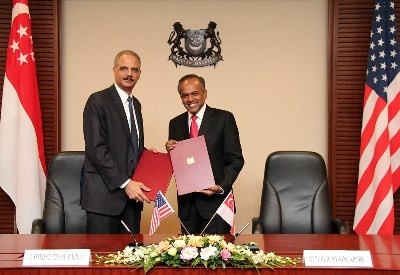 20120719 Minister Shanmugam US AG Eric Holder G2G Signing of Agreement