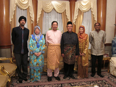 SMS Masagos with Bruneian Minister of Culture, Youth and Sports Pehin Hazair Abdullah, their spouses, and Singapore High Commission officials