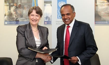 MFA20120925-Minister-for-Foreign-Affairs-and-Minister-for-Law-K-Shanmugam-and-UNDP-Administrator-Helen-Clark-web