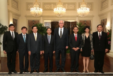 ESM with Myanmar Chief Ministers at the Istana,17 March 2014