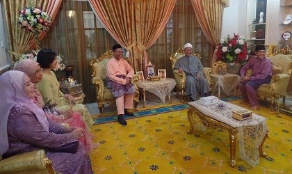 SMS Masagos and the delegation with State Mufti Pehin Aziz Juned.  [MFA]