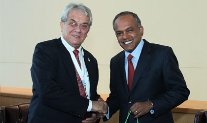 MFA20140928_Photo 2_Minister's meeting with Foreign Minister of Marshall Islands Tony DeBrum_