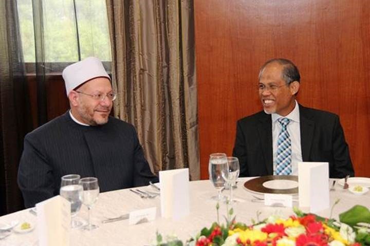 Senior Minister of State for Foreign Affairs and Home Affairs Masagos Zulkifli hosts lunch for the Grand Mufti of Egypt Dr Shawky Allam, 27 January 2015 (Photo: MFA)