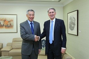 Secretary of State for Foreign and Commonwealth Affairs of the United Kingdom The Right Honourable Philip Hammond MP called on Prime Minister Lee Hsien Loong, 30 January 2015. [Photo: MCI]