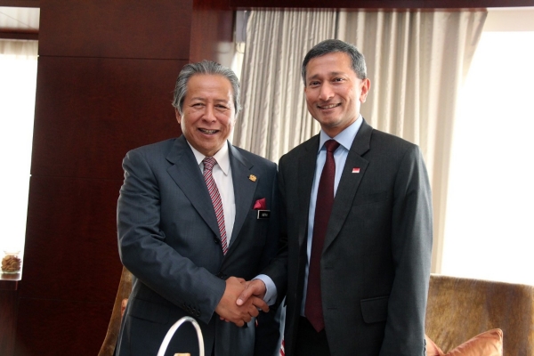 MFA20151029 Bilateral between Anifah Aman and Minister Balakrishnan