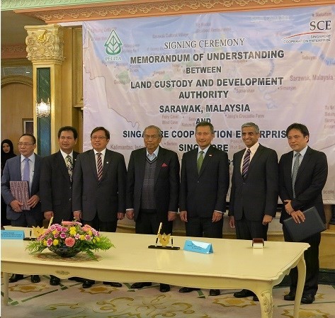 Photo 3 - Minister MOU signing