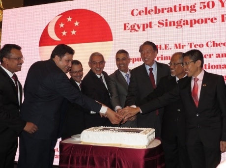 Deputy Prime Minister and Coordinating Minister for National Defence Teo Chee Hean and Egyptian Minister of Industry, Foreign Trade and Small and Medium-Sized Enterprises Tarek Kabil commemorating the 50th anniversary of relations between Singapore and Egypt. (Photo Credit: MFA)