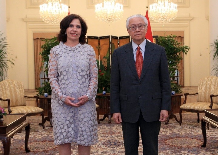 Ambassador of the Republic of Austria Karin Fichtinger-Grohe  presenting her credentials to President Dr Tony Tan Keng Yam, 28 April 2016 (Photo Credit: MCI)