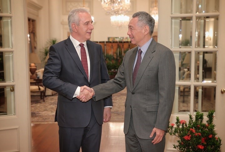 Call on Prime Minister Lee Hsien Loong by President of the Bundesrat and Minister-President of the Free State of Saxony of the Federal Republic of Germany, Mr Stanislaw Tillich, 29 April 2016 (Photo Credit: MCI)