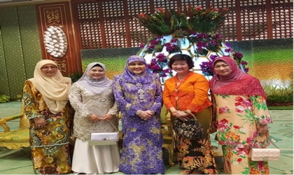 Madam Sadiah Shahal and Madam Lim Hai Yen w Raja Isteri Her Majesty Pengiran Anak Hajah Saleha