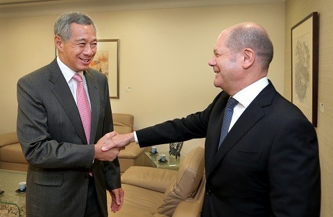 Courtesy Call on Prime Minister Lee Hsien Loong by Lord Mayor of the Free and Hanseatic City of Hamburg of the Federal Republic of Germany, Mr Olaf Scholz, 11 July 2016 (Photo Credit: MCI)